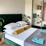 Cozy, Bright & Sunny Apartment With Terrace!