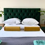 Cozy, Bright & Sunny Apartment With Terrace!