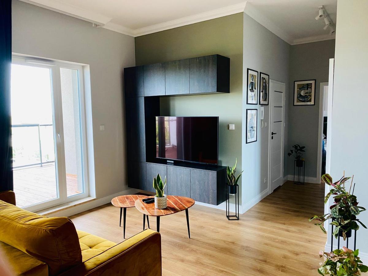 Apartment Cozy, Bright & Sunny With Terrace!